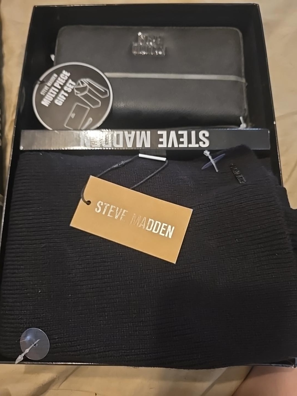 Steve Madden Black Scarf & Zip Wallet Wristlet Gift Set NWT in Box